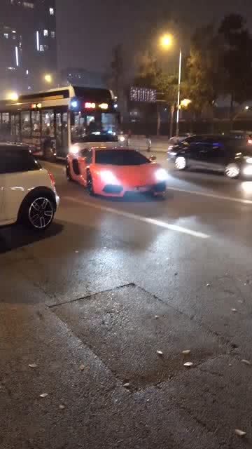 汽车拐弯多少米大门