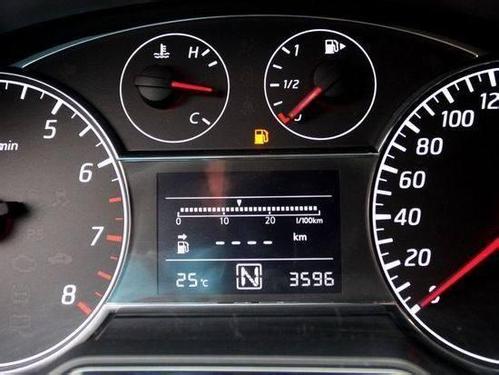 汽车油多少才报警