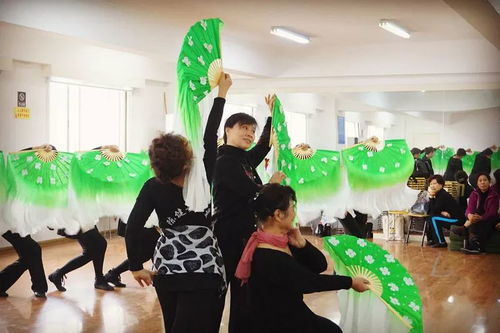 四人包厢跳舞动作整齐走位专业
