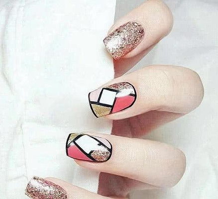 女孩美甲断裂未及时处理致手指截肢