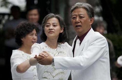 父母爱情12年后再掀波澜，播出12年引争议，经典剧作如何解读时代变迁？