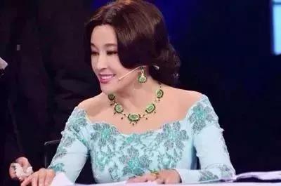 萧蔷荣膺年度乘风精神奖荣耀加身，精神力量成就非凡人生