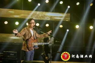 任素汐舞台演绎经典王招君，歌声飘扬唤起情感共鸣